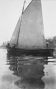 Balandra navegando hacia el Berbes 1910