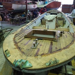 Repair and varnish jobs on typical wooden vessel of the North of Spain