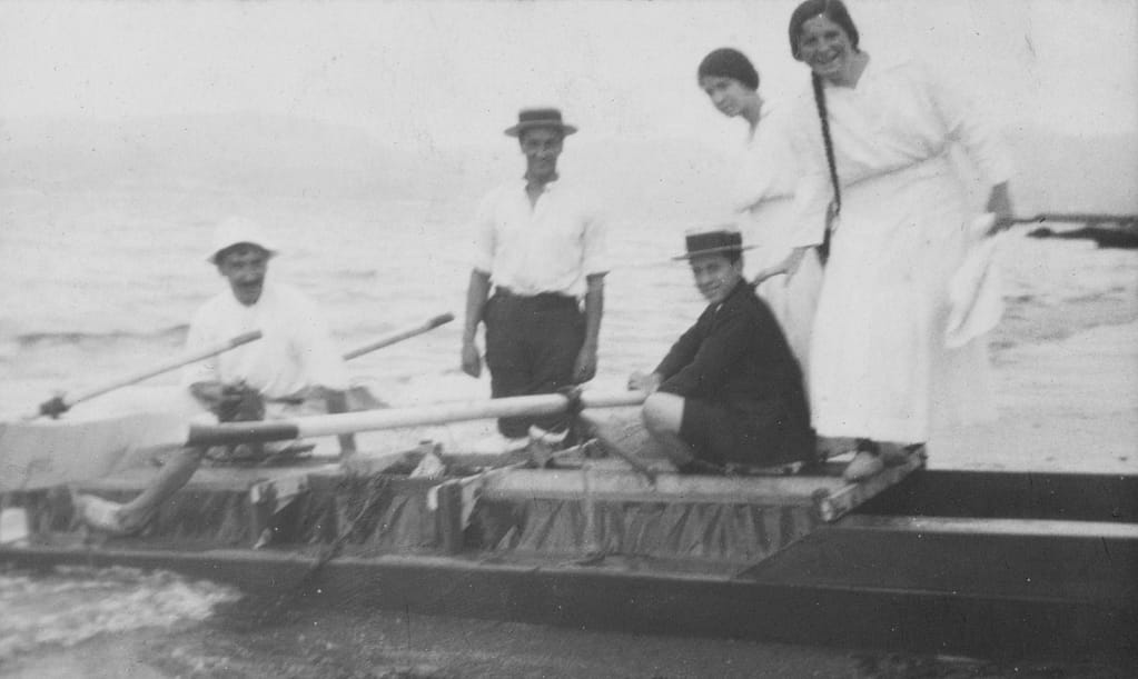 El MIÑOCA en playa de Coya con Ventura Requejo, Fernando Lagos, Carolina Silva y otros 1915