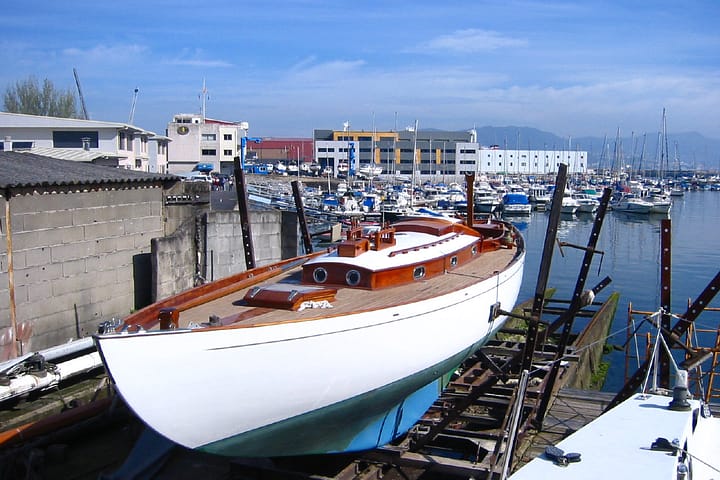 Restoration of Frers classic sailing boat