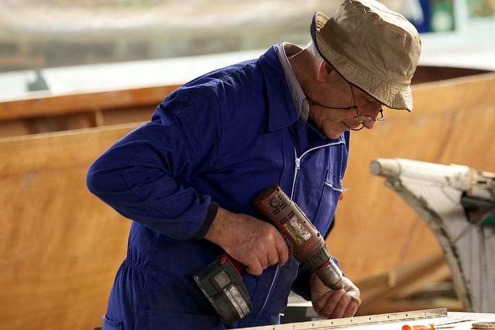Carpintero de Ribera en trabajando en Astilleros Lagos